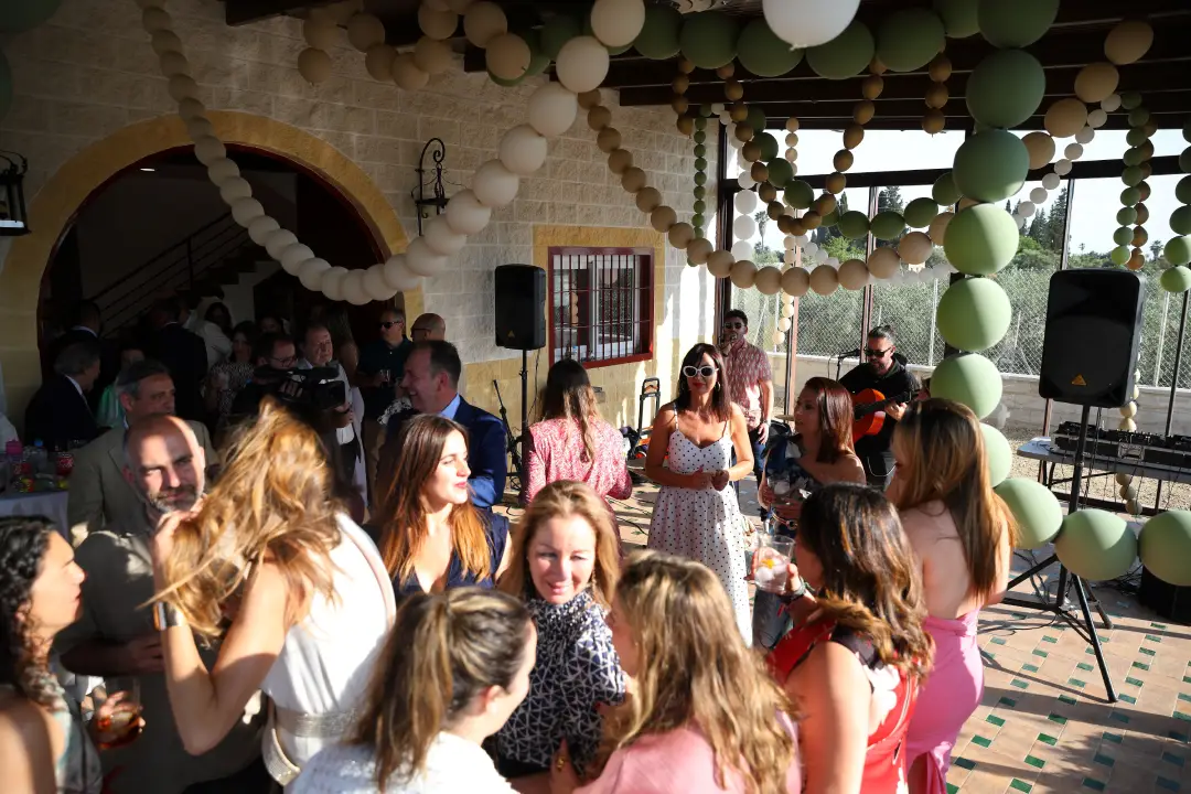 interior-mesas-salon-girasoles